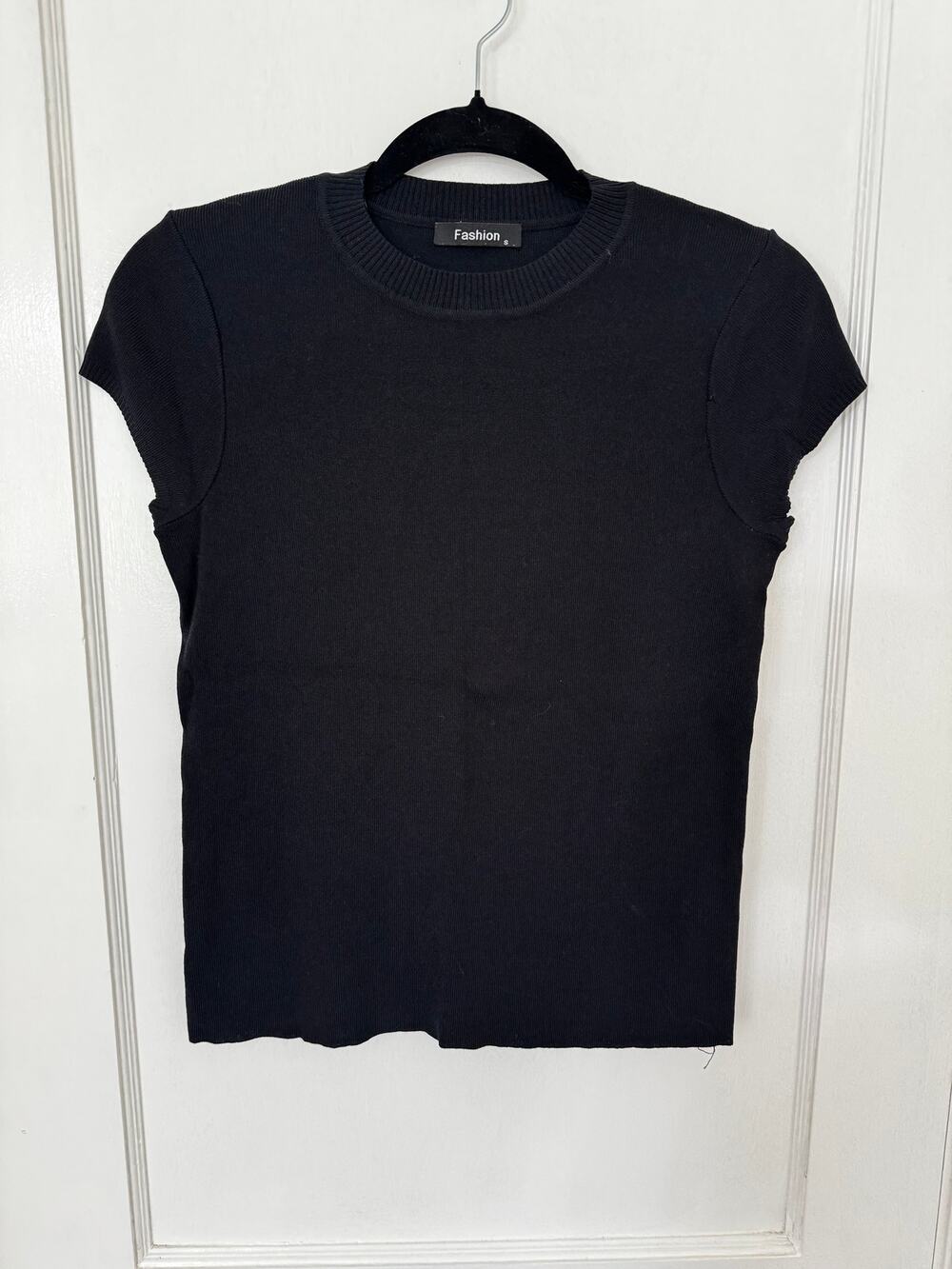 Ribbed V Neck Lace Trimmed Cropped T shirt